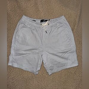 Hollister 7” Inseam Chino Shorts (Men’s)